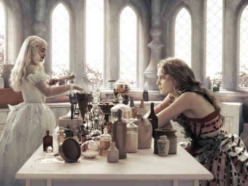 alice-in-wonderland-alice-white-queen-potion-making-wallpaper-desktopgoodies-022