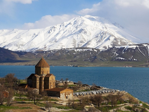 armenian-church-and-lake-van-kurdistan-turkey-wallpaper-desktopgoodies-023