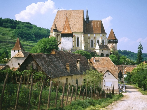 saxon-fortified-church-of-biertan-near-sighisoara-transylvania-romania