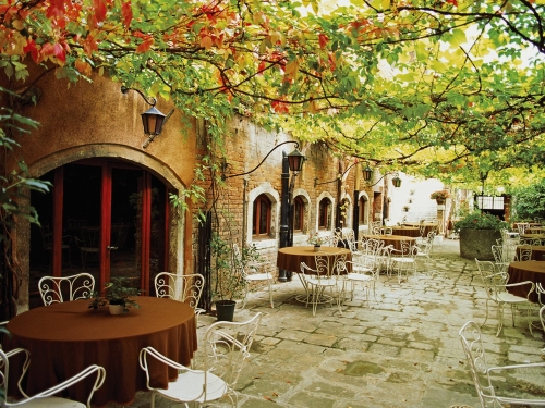 dining alfresco  venice  italy-desktopgoodies-030