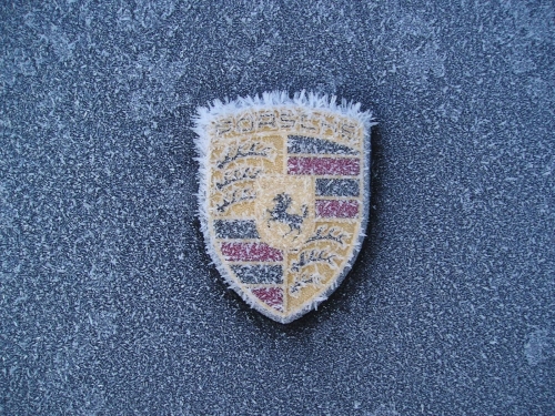003 frozen porsche emblem 1920-desktopgoodies